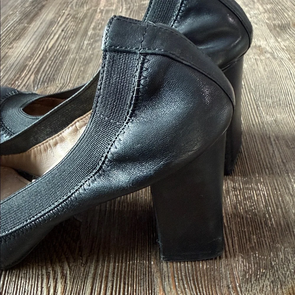 Tory Burch Black Leather Heels with Gold Logo - Picture 5 of 10